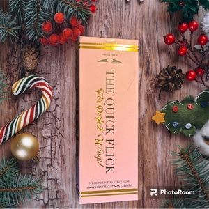 New! THE QUICK FLICK
Perfect Wings Eyeliner Stamp in Modest 10mm Intense Black